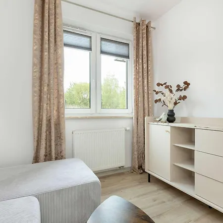 Spacious With Parking And Terrace In By Renters Διαμέρισμα *