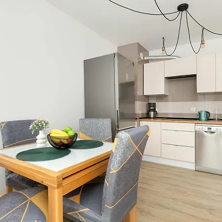 דירה Spacious With Parking And Terrace In By Renters *