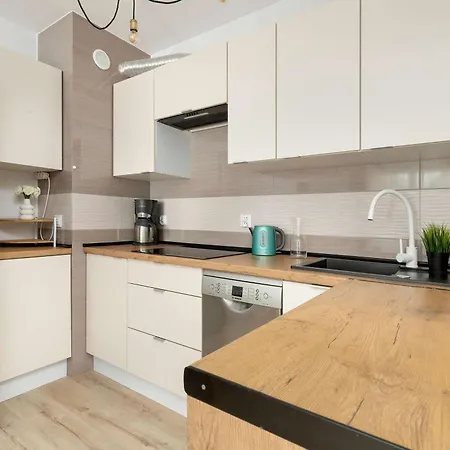 Spacious With Parking And Terrace In By Renters * פוק