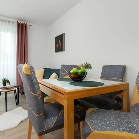 Διαμέρισμα Spacious With Parking And Terrace In By Renters Puck
